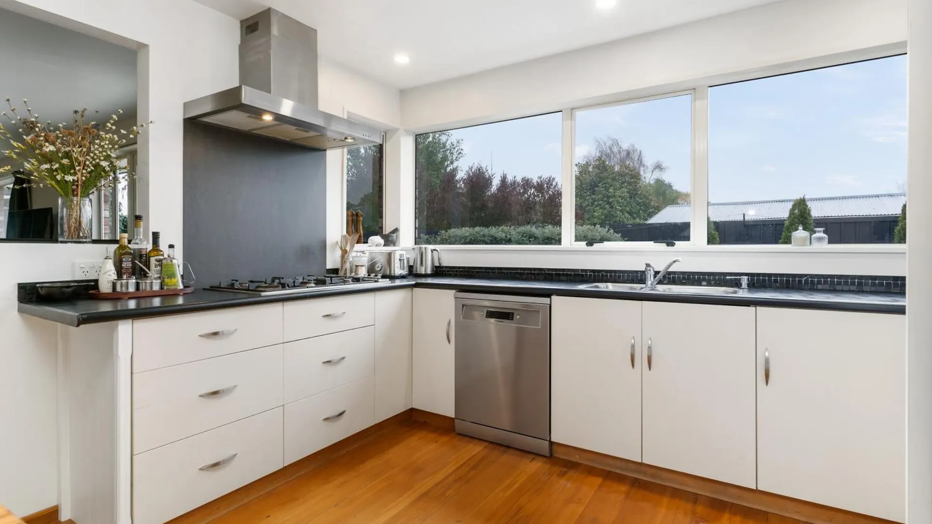Дом отдыха Christchurch Home Away From Home